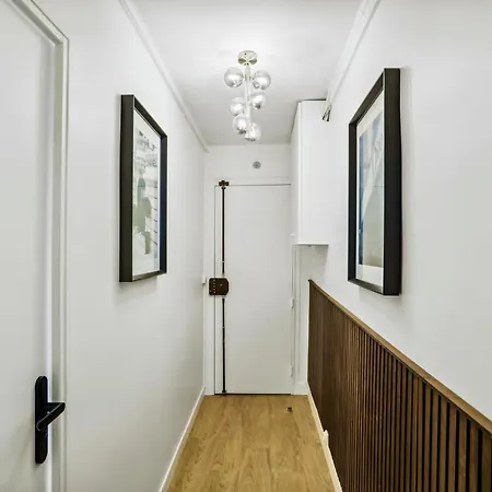 Апартаменты Beautiful 2bdr Near The Eiffel Tower Париж